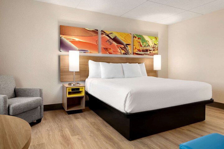 Room 15 of 36
