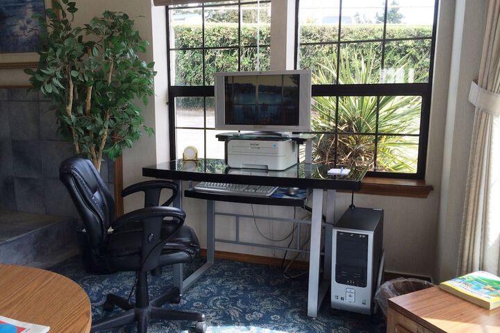 Business Center 28 of 29