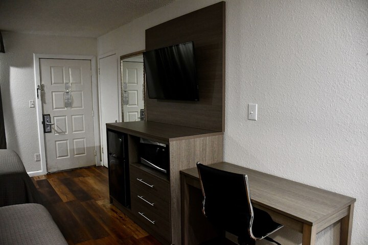 Room 15 of 36
