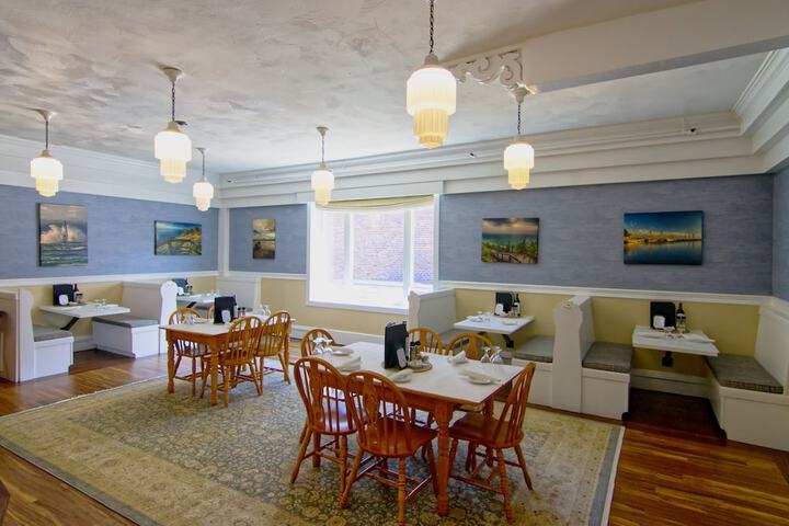 Dining 145 of 153