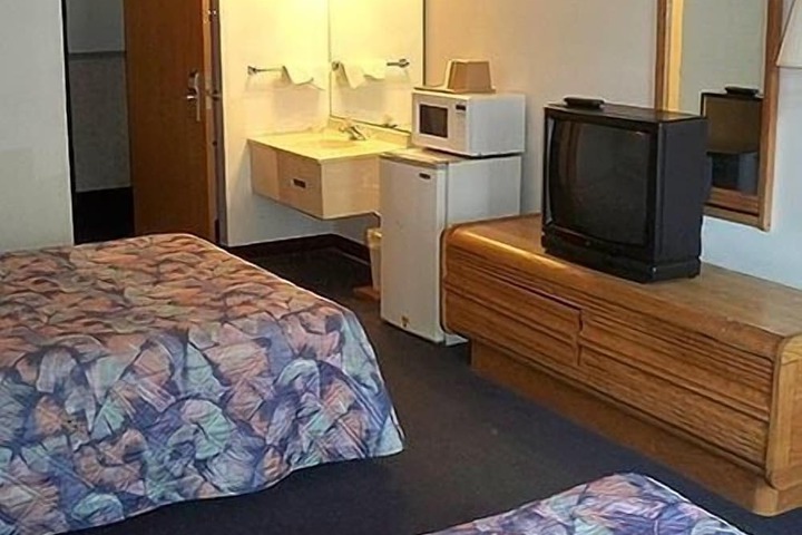 Room 25 of 39