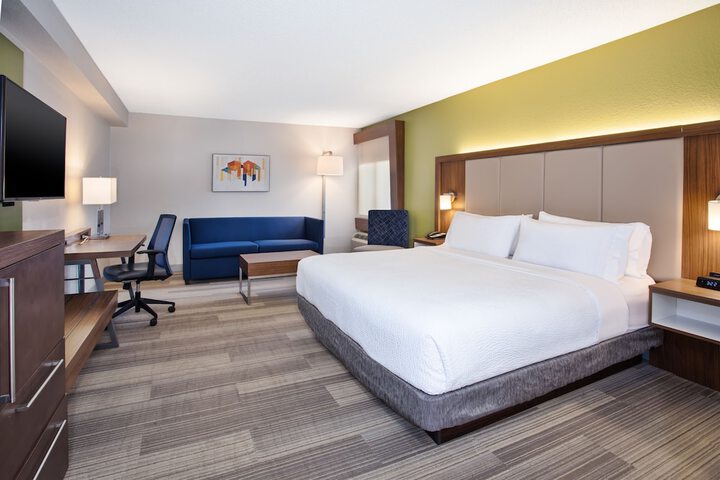 Room 32 of 48