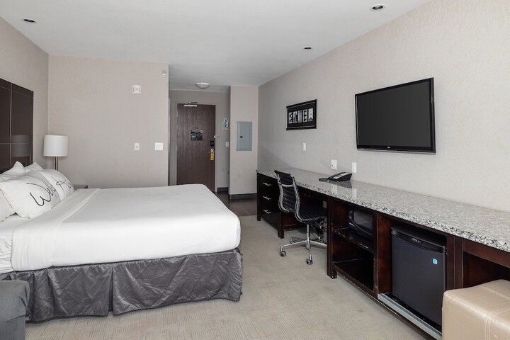 Room 17 of 37