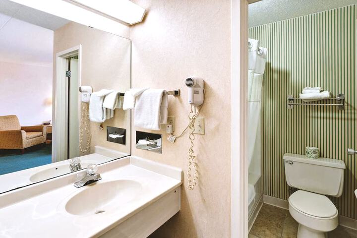Room 16 of 18