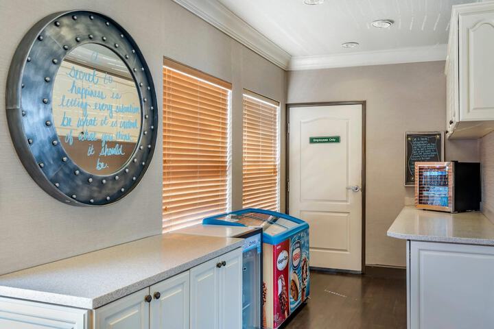 Elizabeth Oceanfront Suites an Ascend Collection Hotel