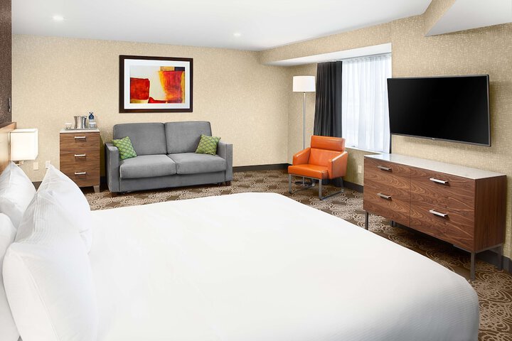 Room 32 of 60
