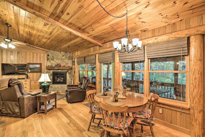 Fletcher Cabin: Wraparound Deck & Pond Access