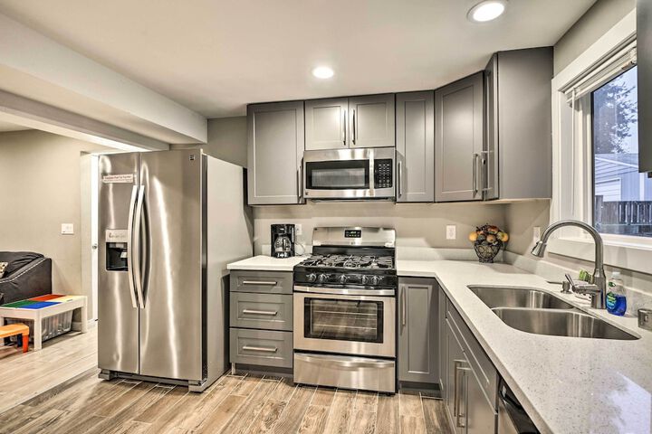 Spacious Kent Home 17 Mi to Dtwn Seattle!