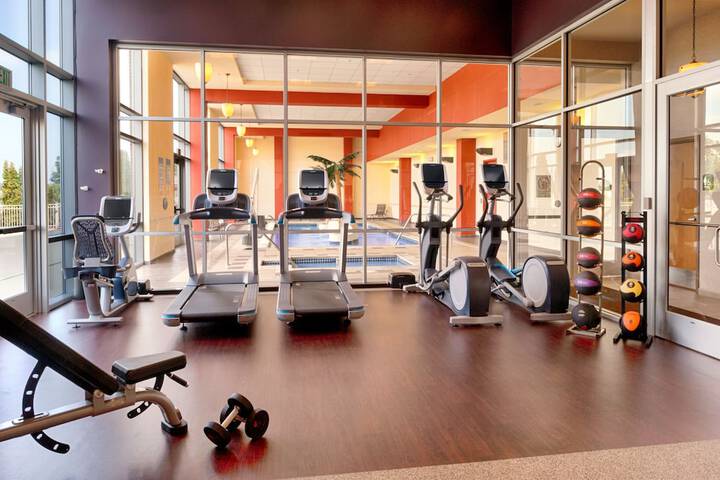 DoubleTree by Hilton Bay City - Riverfront