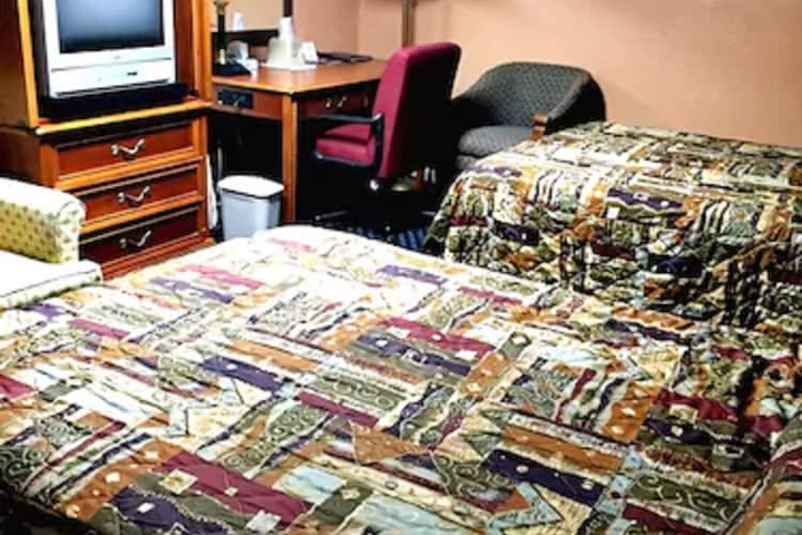 Room 8 of 37