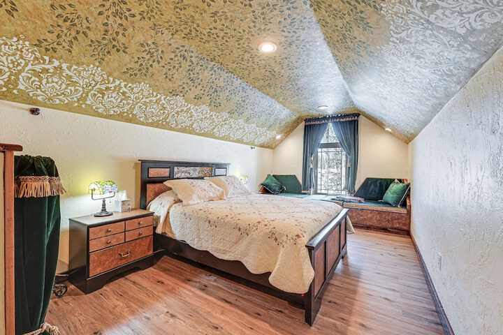 Cozy Kenai Abode w / Private Deck: 5 Mi to Ocean!