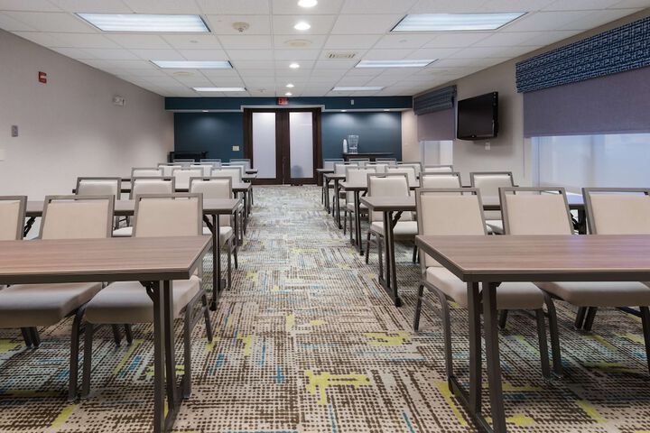 Hampton Inn & Suites Chicago / Hoffman Estates