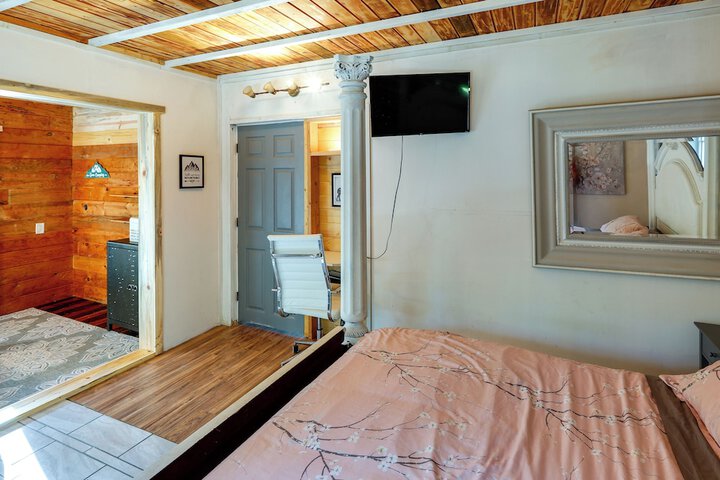 Delta Junction Rental w / Shared Pool & Hot Tub!