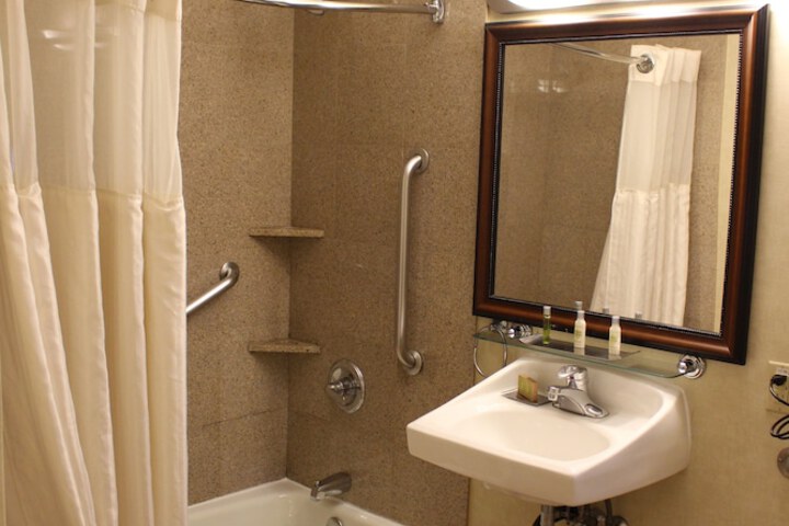 Room 26 of 39