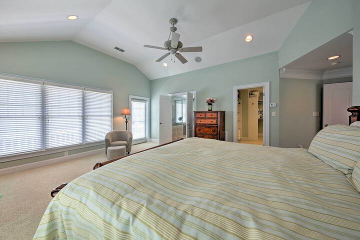 Manteo Waterfront Resort Home w / 30-ft Dock!
