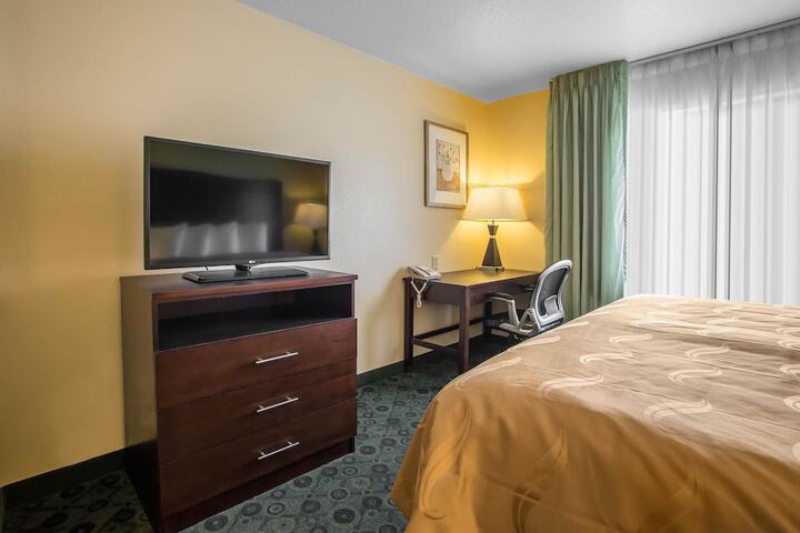 Quality Inn & Suites Bloomington I-55 and I-74