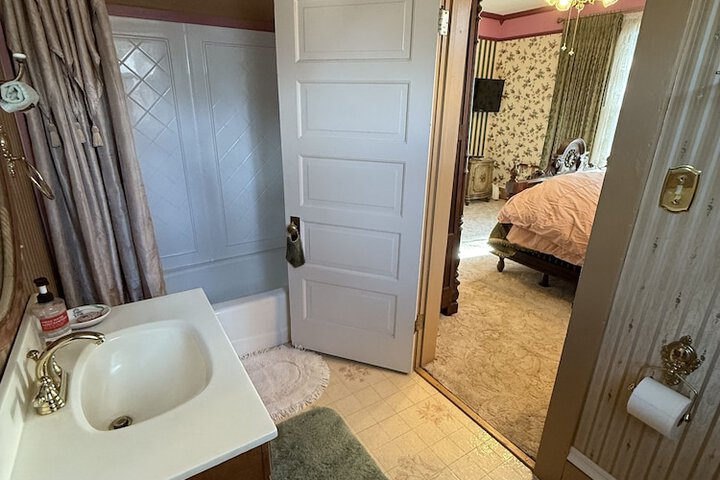 Room 2 of 22