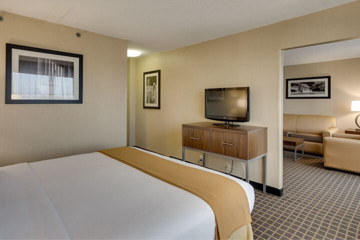 Room 32 of 54