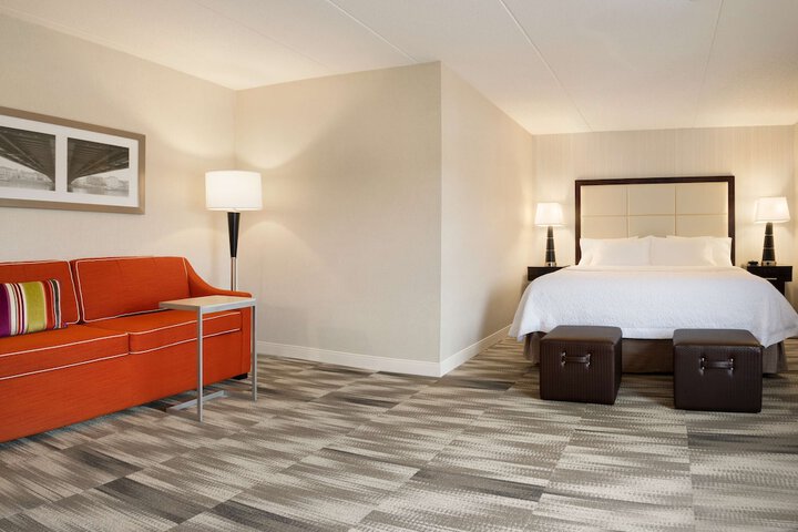 Room 10 of 32