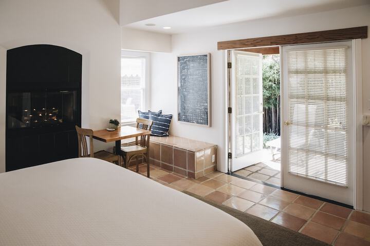 Room 42 of 61