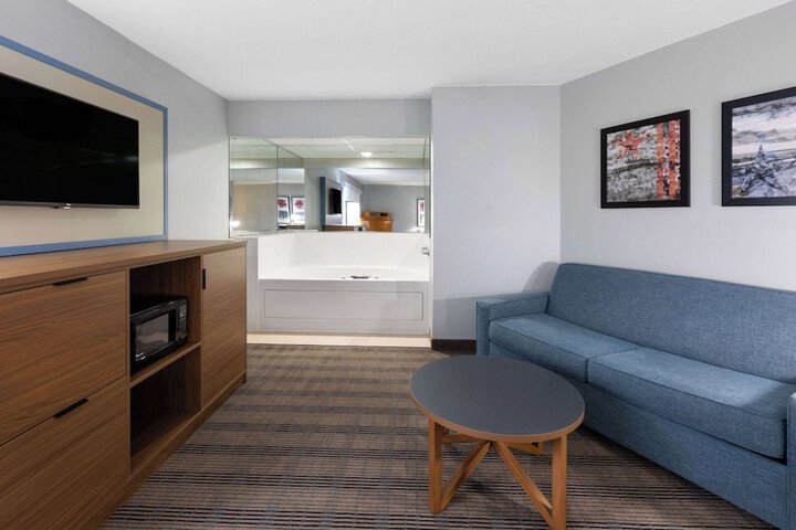 AmericInn by Wyndham North Branch
