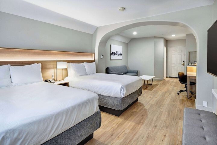 Room 15 of 30