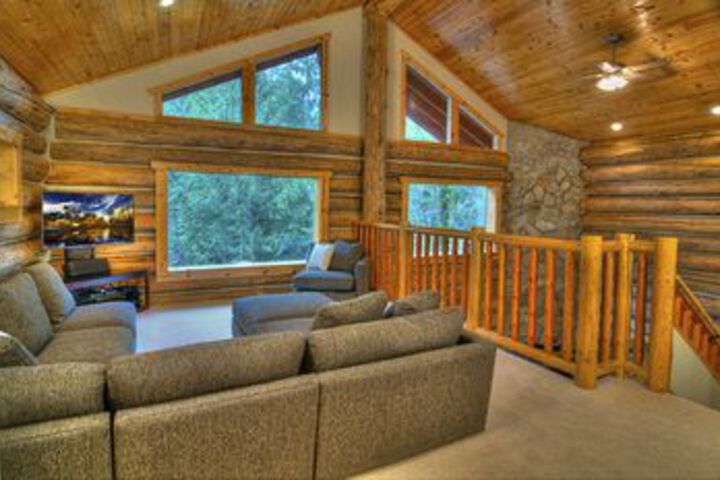 Tall Timbers Lodge Cabin with Hot Tub