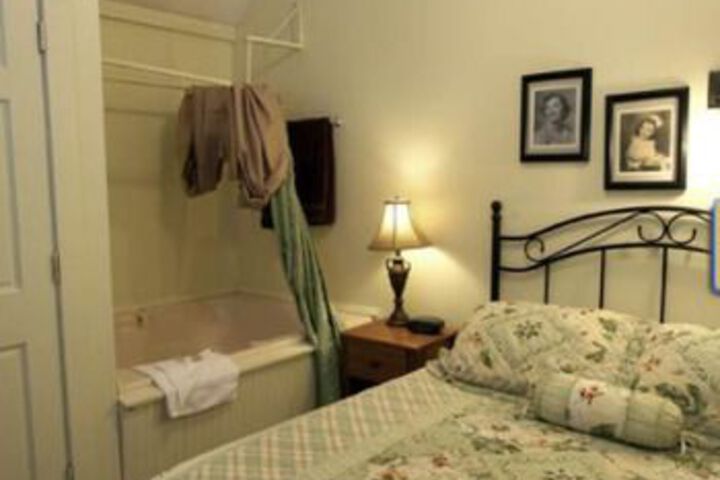 Spicer Castle Inn & Restaurant