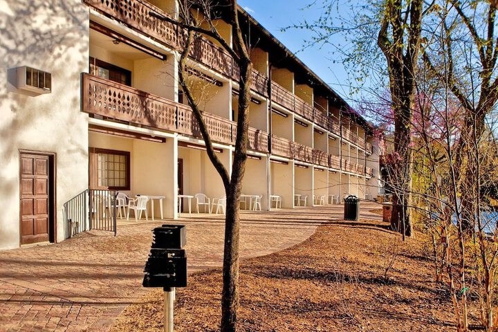 Helendorf River Inn Suites & Conference Center
