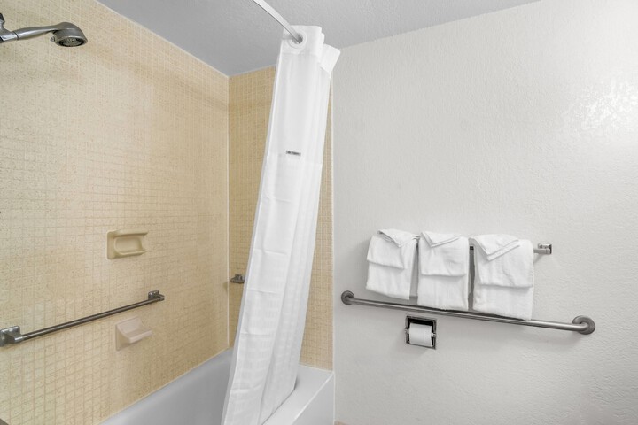 Howard Johnson by Wyndham Vero Beach / Downtown
