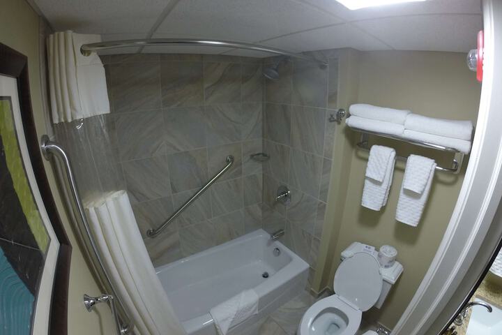 Room 33 of 41