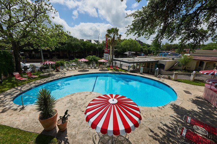 Pool 33 of 119