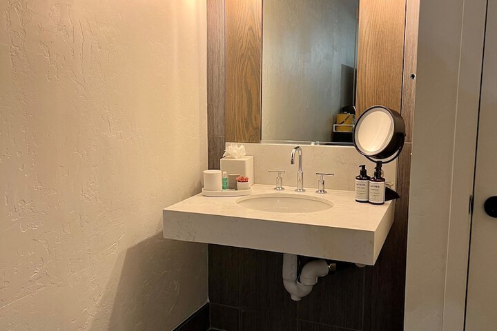 Room 30 of 47