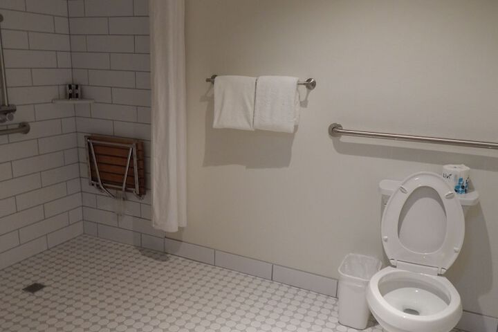 Room 17 of 36