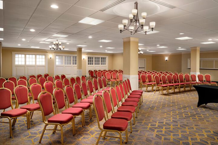 Holiday Inn Hotel & Suites Boston - Peabody by IHG