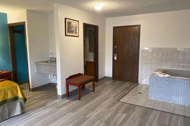 Americas Best Value Inn West Frankfort
