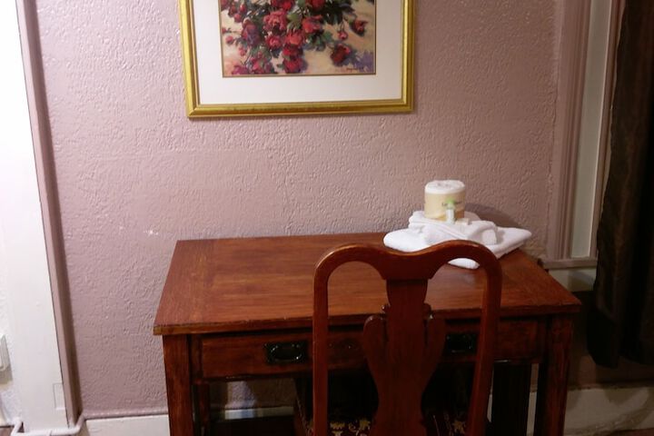 Monterey Inn Hotel
