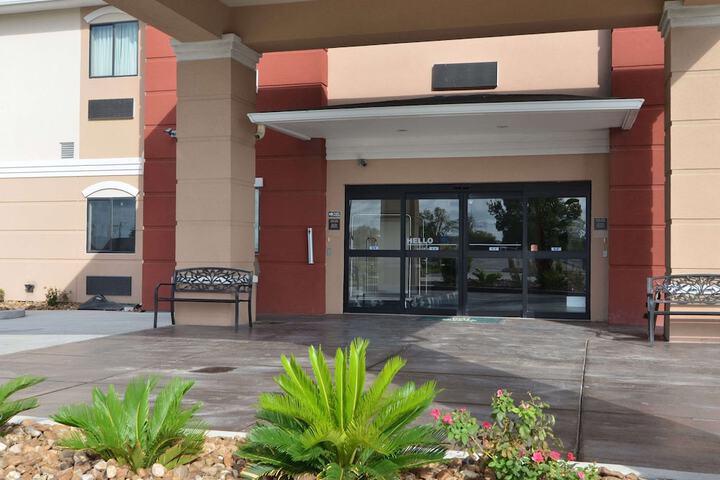 Hotel 2 of 25