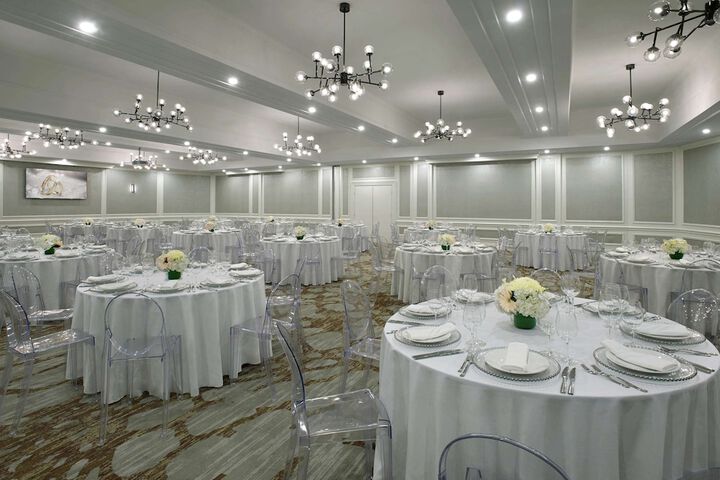 Ballroom/Hall 75 of 80