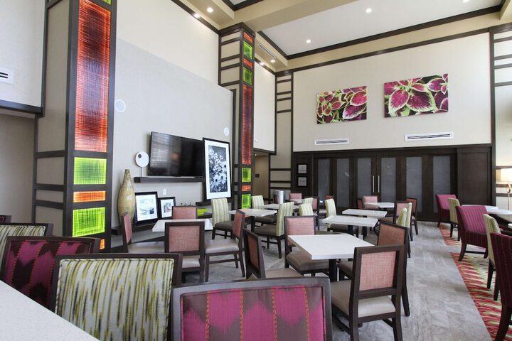 Hampton Inn & Suites Dallas Market Center