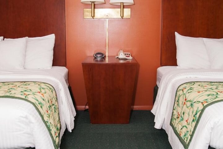 Red Carpet Inn & Suites
