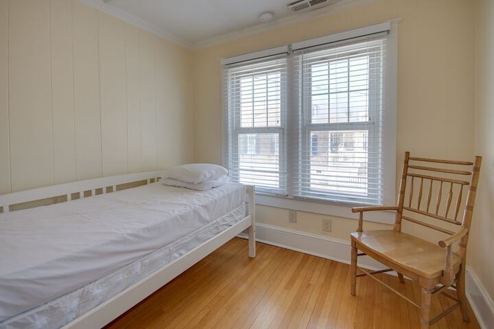 Room 68 of 167