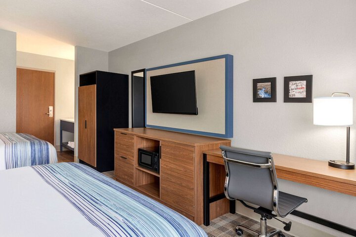 AmericInn by Wyndham Branson & Conference Center