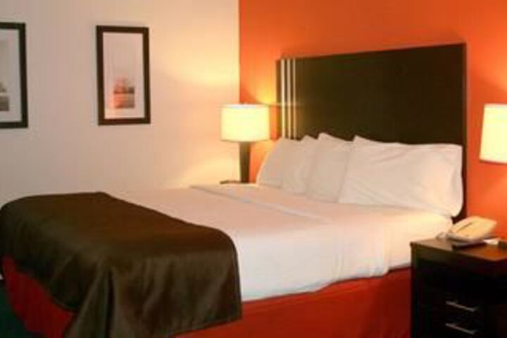 AmericInn by Wyndham Carlton