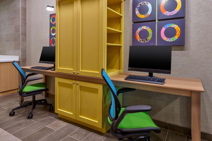 Business Center 31 of 31