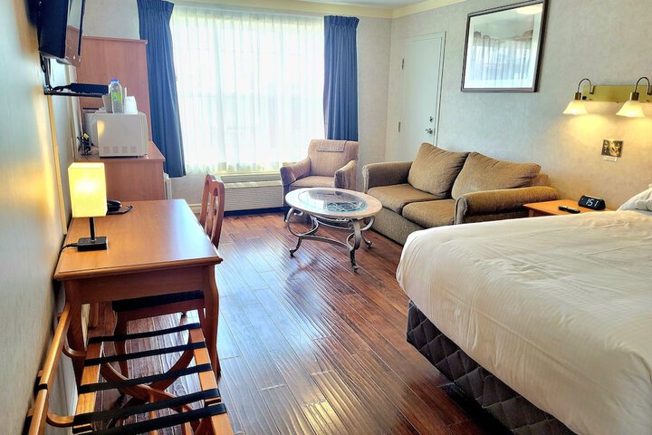 Room 27 of 38
