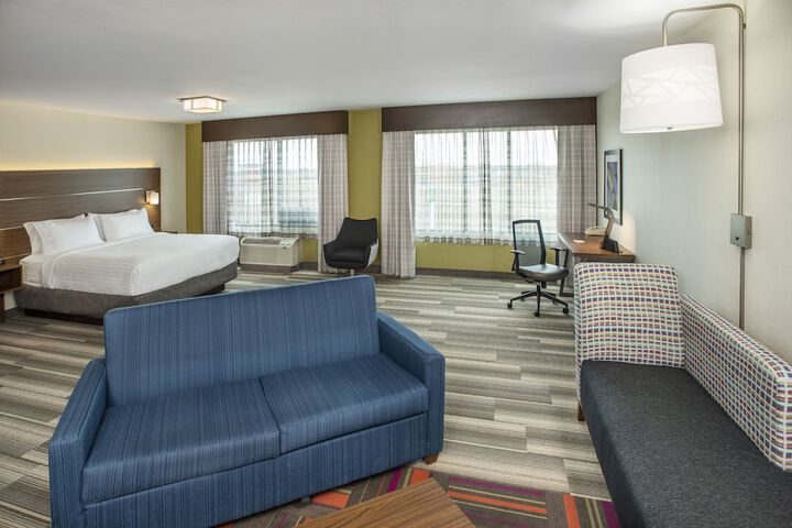 Room 81 of 348
