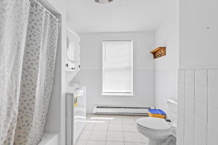 17-19Cozy & Spacious 6BR home in Malden with window AC and free parking