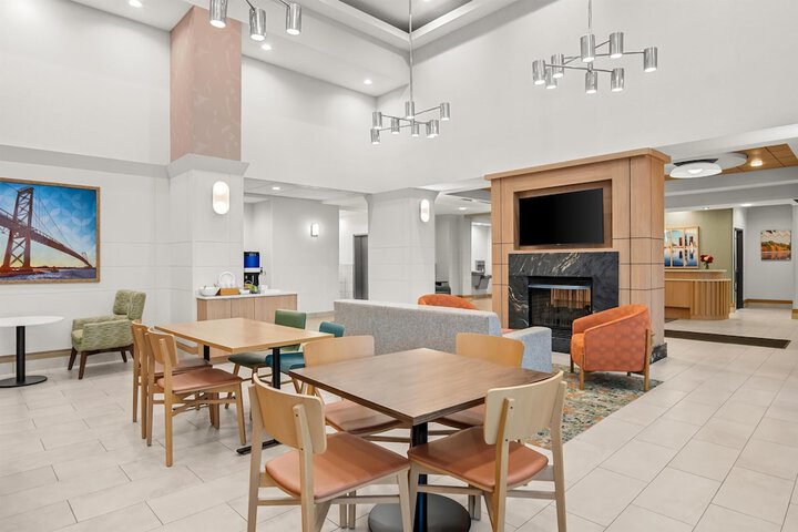 Hampton Inn & Suites Detroit-Canton