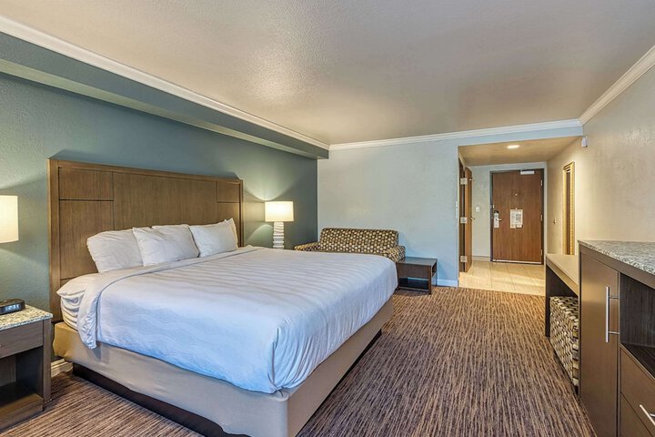 Room 33 of 150